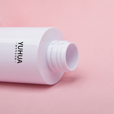 Bottiglie di imballaggio in plastica da 150 ml smerigliate trasparenti di colore personalizzato con tappo in alluminio dorato