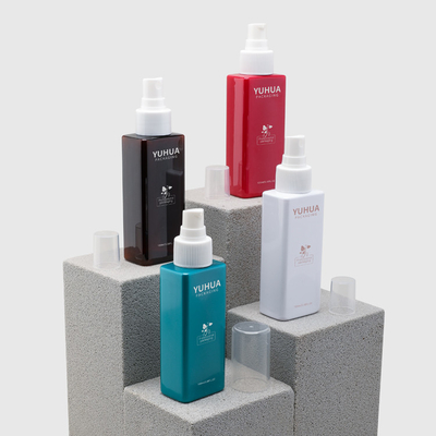 Placchi la bottiglia quadrata dell'ANIMALE DOMESTICO 100ml con lo spruzzatore della pompa