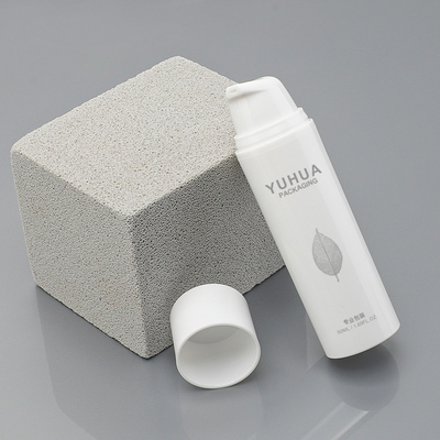 L'imballaggio di plastica su ordinazione imbottiglia le bottiglie senz'aria bianche di 15ml 30ml 50ml
