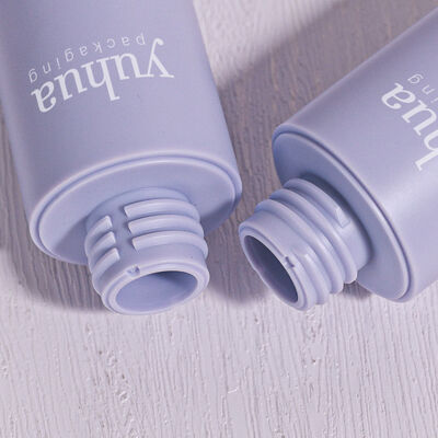 Flacone in plastica riciclabile per lozioni con pompa airless e tappo a vite per confezionamento di sieri e tonici cosmetici e stampa di loghi personalizzati