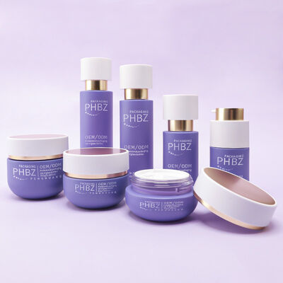 Set completo di imballaggi cosmetici con bottiglie di vetro di lusso, lozioni con tappo dorato, barattoli di crema e imballaggi cosmetici