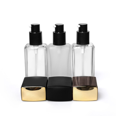 Bottiglia di vetro del fondamento liquido vuoto a forma di 30ml del quadrato con la pompa della cima dell'oro