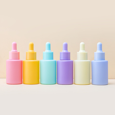 Gli azzurri colorano il contagoccia di vetro del siero imbottigliano l'olio per capelli che imballa 30ml