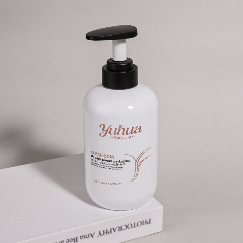 Bottiglia cosmetica PET rotonda da 500 ml realizzata con materiale riciclabile a sostegno di iniziative di imballaggio sostenibile nei cosmetici