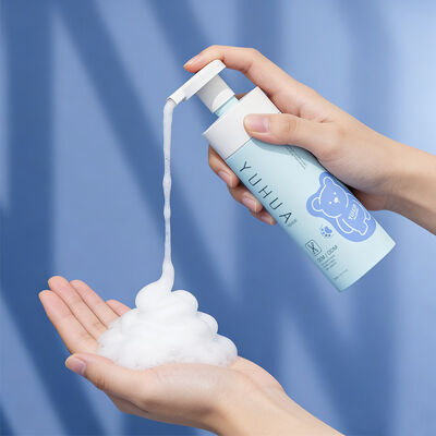 Bottiglie in schiuma per imballaggi in plastica adatte per prodotti cosmetici con design a tappo a vite e compatibilità con stampa serigrafica