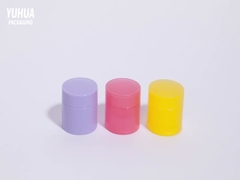 Logo personalizzato Bottiglie di imballaggio in plastica 5g10g15g bottiglia di balsamo per labbra con coperchio